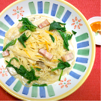 酒粕ベーコンとみかんとほうれん草のクリームパスタ