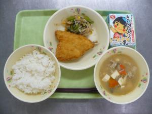 「給食配膳」