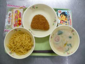 「給食配膳」