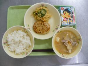 「給食配膳」