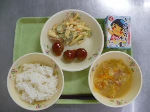「給食配膳」