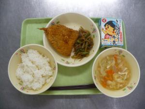 「給食配膳」