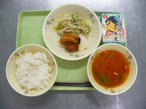 「給食配膳」