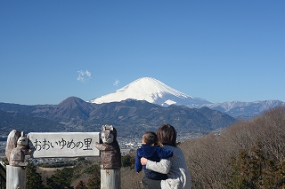 富士に祈るのが像