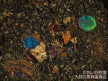 枕状溶岩の顕微鏡写真の画像