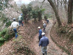 ベテラン隊員の作業風景の画像