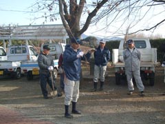 隊長より植え方の説明の画像