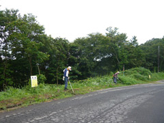 町道２3号線沿いの作業中の様子の画像