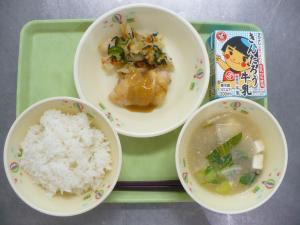 「給食配膳」