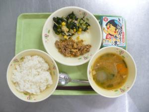 「給食配膳」