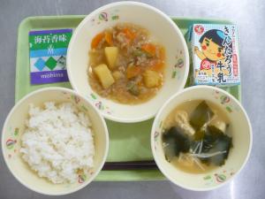 「給食配膳」