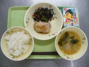 「給食配膳」