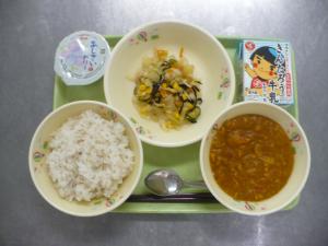 「給食配膳」