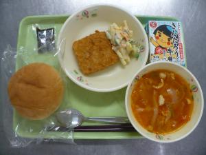 「給食配膳」