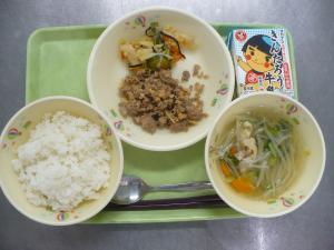 「給食配膳」