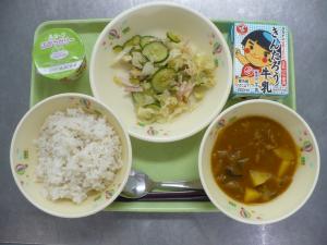 「給食配膳」