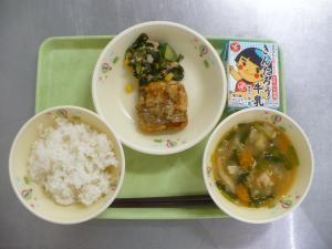 「給食配膳」