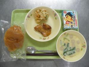 「給食配膳」