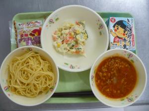 「給食配膳」
