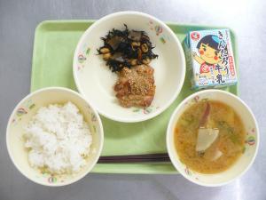 「給食配膳」