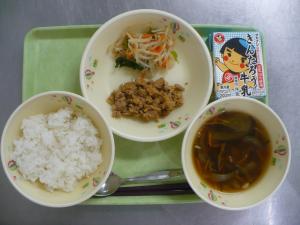 「給食配膳」
