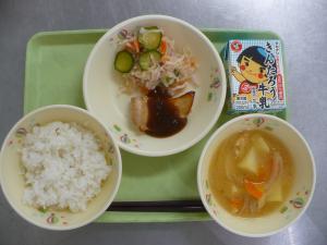 「給食配膳」