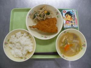 「給食配膳」