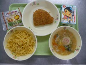 「給食配膳」