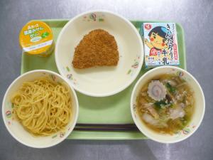 「給食配膳」