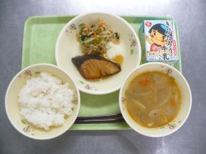 「給食配膳」