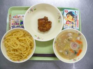 「給食配膳」