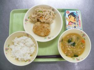 「給食配膳」